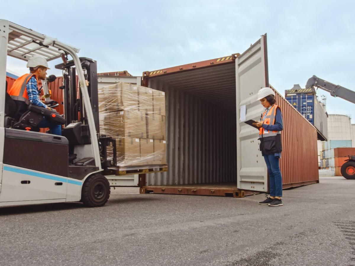 Loading a cargo container